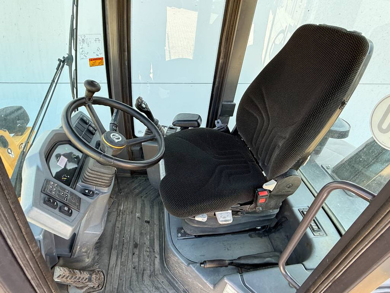 Chargeuse sur pneus Volvo L30G - German Machine / 3rd Function: photos 8