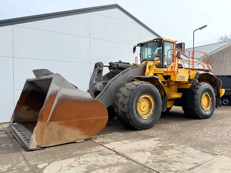 Volvo L350H - Dutch Machine / CDC Steering - Chargeuse sur pneus: photos 2 Volvo L350H - Dutch Machine / CDC Steering - Chargeuse sur pneus: photos 2