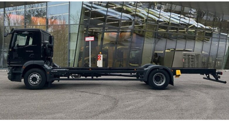 MAN TGM 18.320 4x2BL CH Fahrgestell Euro 6 Rechtslenker NEU - Châssis cabine: photos 5 MAN TGM 18.320 4x2BL CH Fahrgestell Euro 6 Rechtslenker NEU - Châssis cabine: photos 5