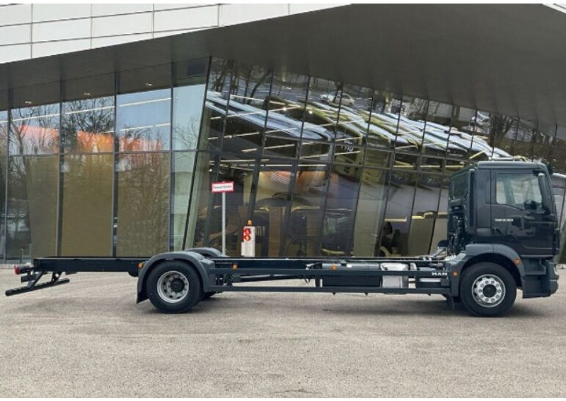 MAN TGM 18.320 4x2BL CH Fahrgestell Euro 6 Rechtslenker NEU - Châssis cabine: photos 4 MAN TGM 18.320 4x2BL CH Fahrgestell Euro 6 Rechtslenker NEU - Châssis cabine: photos 4