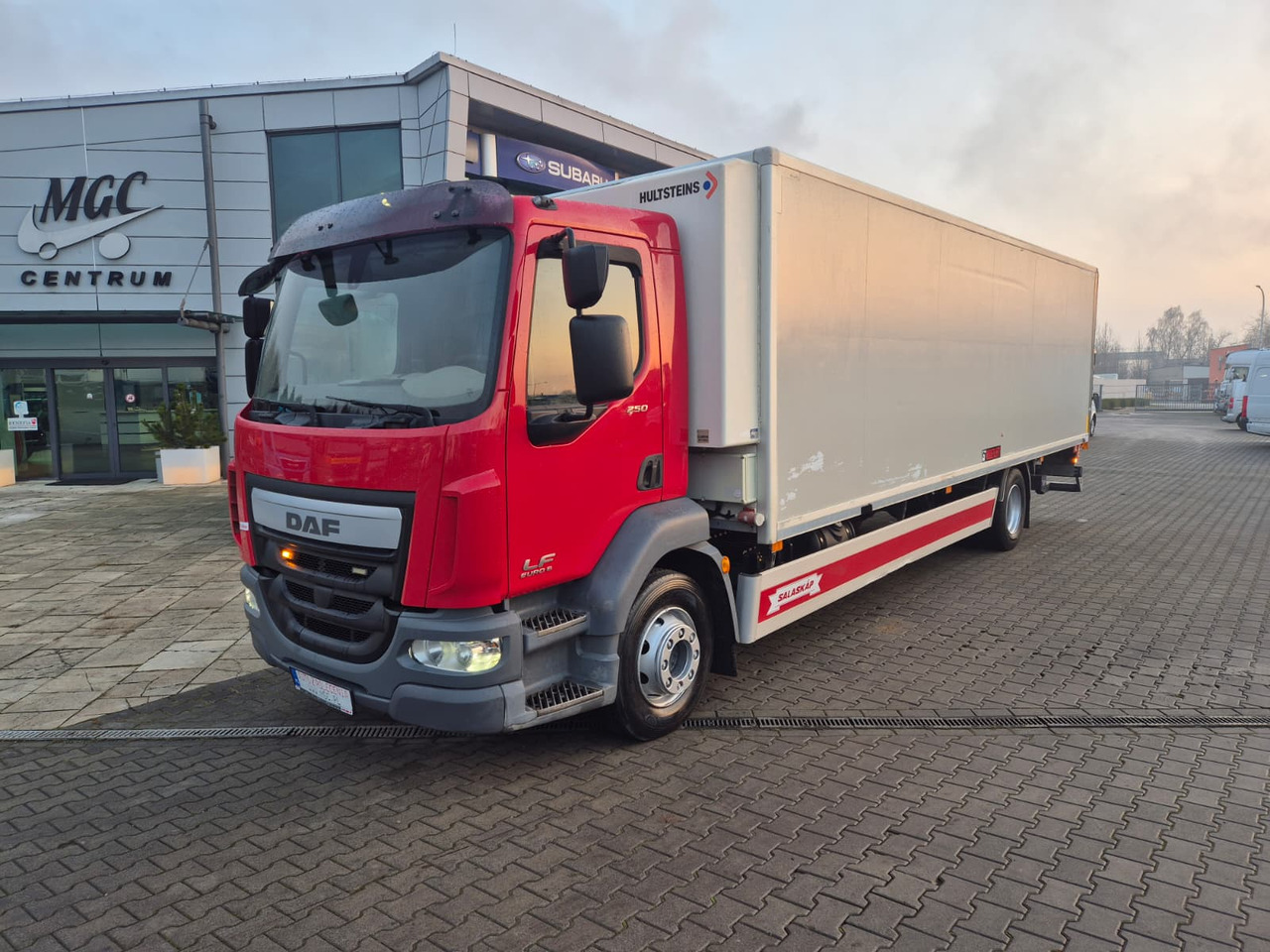 DAF LF 250 LF250I / 1 Owner / Hulsteins / Super Condition - Camion frigorifique: photos 2 DAF LF 250 LF250I / 1 Owner / Hulsteins / Super Condition - Camion frigorifique: photos 2