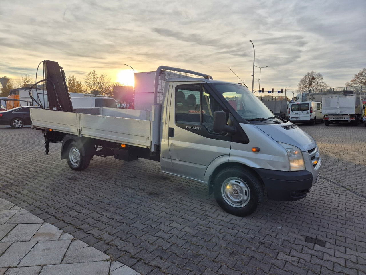 Ford Transit 350 2.4 TDCi / Very Strong Hiab / 1 Owner / Serviced - Utilitaire plateau: photos 5 Ford Transit 350 2.4 TDCi / Very Strong Hiab / 1 Owner / Serviced - Utilitaire plateau: photos 5