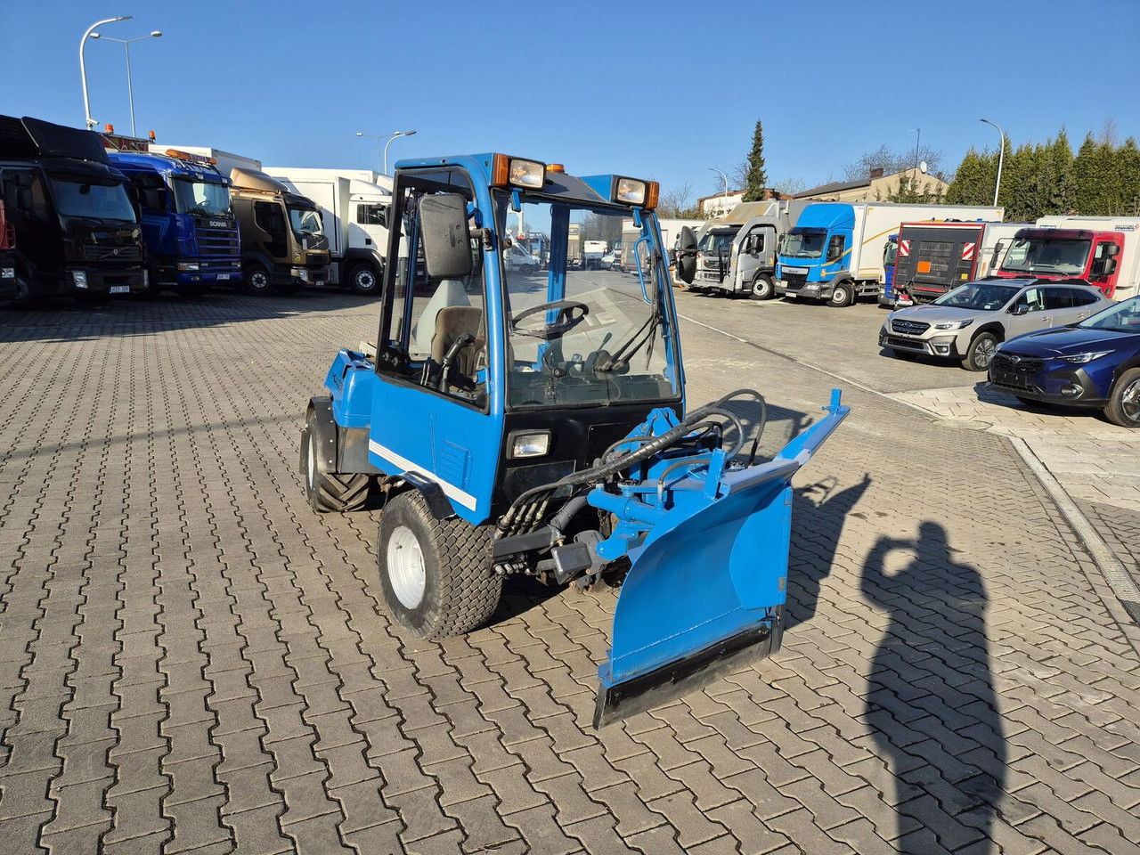 Holder C245 4WD / Tool carrier / Snow plow / PTO Front AN D Rear / 4X4 / Holder C245 4WD / Tool carrier / Snow plow / PTO Front AN D Rear / 4X4 / - Tracteur communal: photos 5 Holder C245 4WD / Tool carrier / Snow plow / PTO Front AN D Rear / 4X4 / Holder C245 4WD / Tool carrier / Snow plow / PTO Front AN D Rear / 4X4 / - Tracteur communal: photos 5