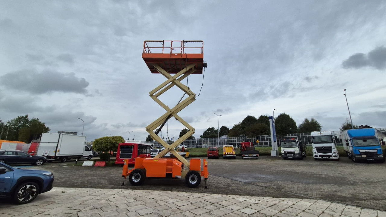 JLG 3394RT / 4X4 / 1 Owner - Nacelle ciseaux: photos 3 JLG 3394RT / 4X4 / 1 Owner - Nacelle ciseaux: photos 3