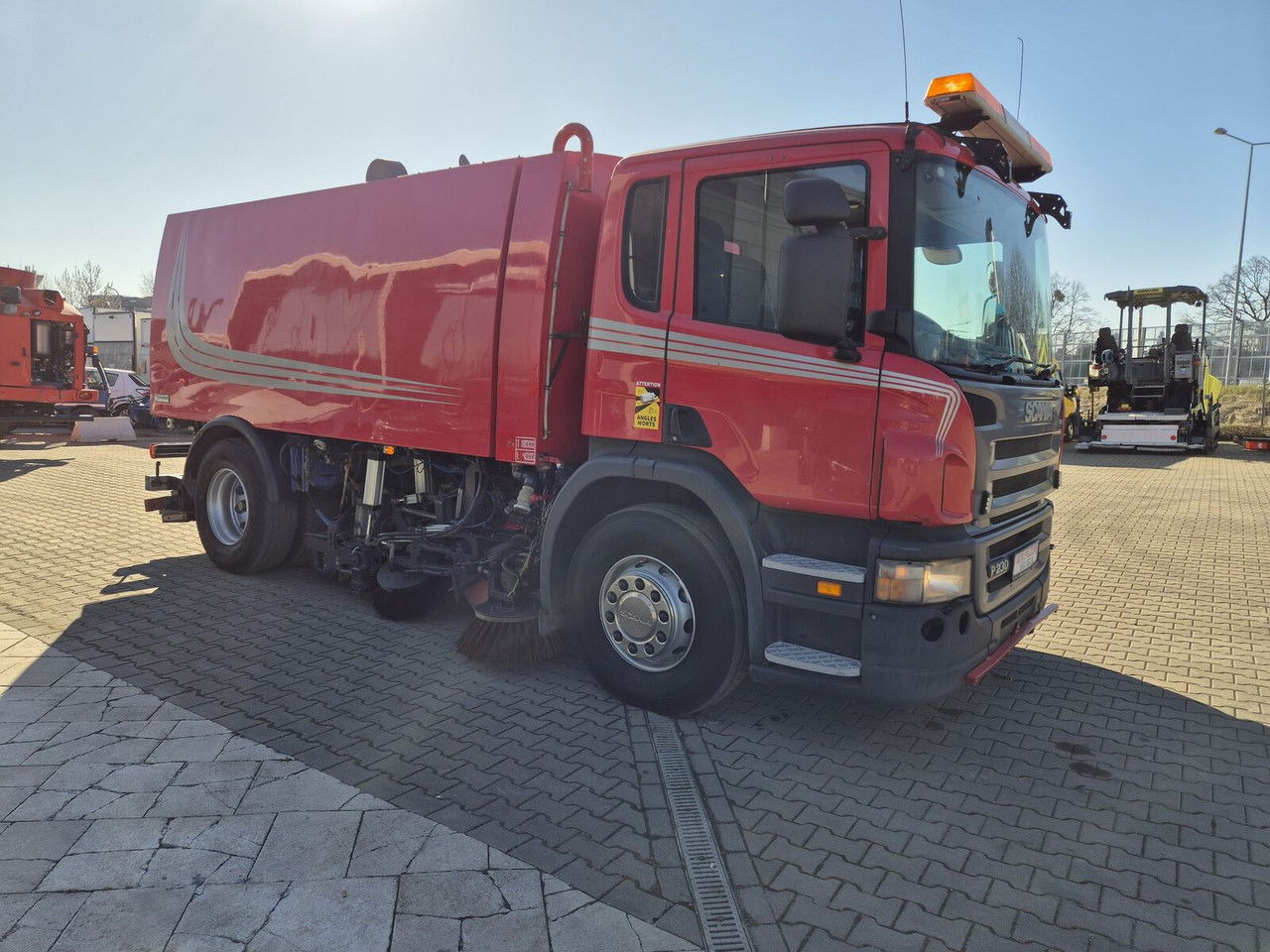 Scania P230 4X2 / Sweeper / Johnston VX800 / Sprayer / LOW Mileage / Scania P230 4X2 / Sweeper / Johnston VX800 / Sprayer / LOW Mileage / - Balayeuse de voirie: photos 5 Scania P230 4X2 / Sweeper / Johnston VX800 / Sprayer / LOW Mileage / Scania P230 4X2 / Sweeper / Johnston VX800 / Sprayer / LOW Mileage / - Balayeuse de voirie: photos 5
