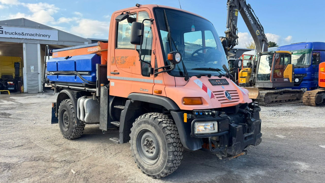 Mercedes-Benz Unimog U300 4x4 - Schmidt salt spreader 3m3 - Camion: photos 2 Mercedes-Benz Unimog U300 4x4 - Schmidt salt spreader 3m3 - Camion: photos 2