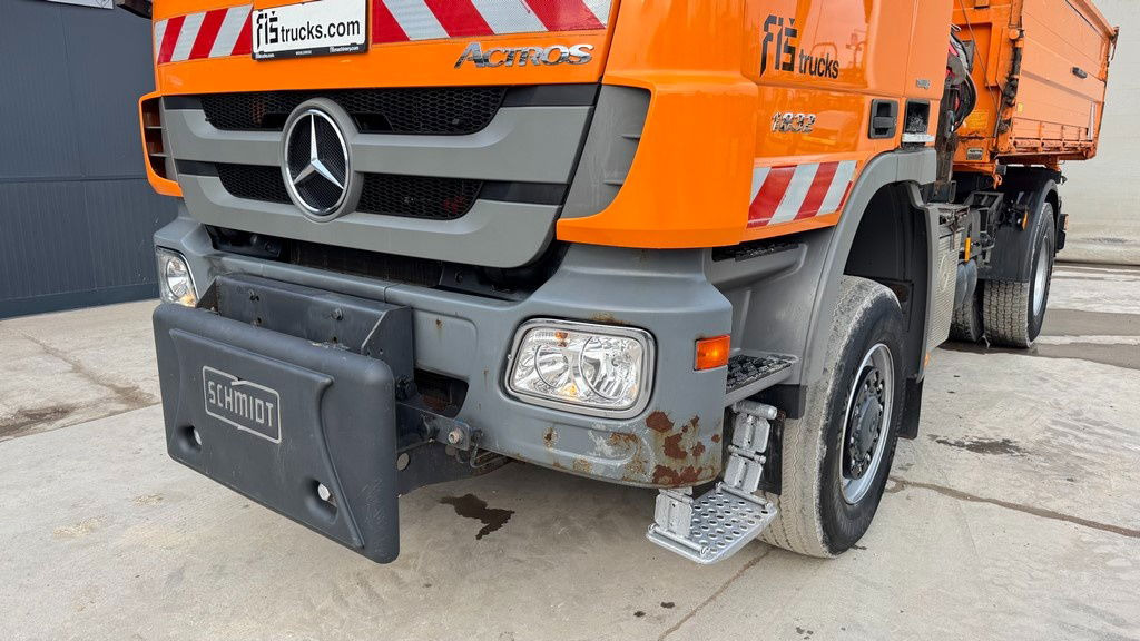 Mercedes-Benz Actros 1832 AK tipper 4x4 - crane Fassi 9.2M - remote control - Camion benne: photos 2 Mercedes-Benz Actros 1832 AK tipper 4x4 - crane Fassi 9.2M - remote control - Camion benne: photos 2