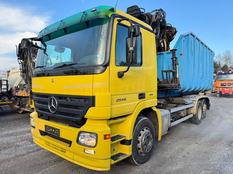 Mercedes-Benz Actros 2546 6x2 abroll tipper - crane LIV - scissors - retarder - lifting axle - Camion porte-conteneur/ Caisse mobile: photos 1 Mercedes-Benz Actros 2546 6x2 abroll tipper - crane LIV - scissors - retarder - lifting axle - Camion porte-conteneur/ Caisse mobile: photos 1
