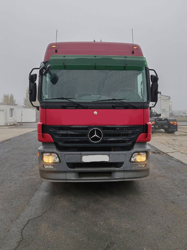 Mercedes-Benz Actros 2644L 6X4 stake body - Palfinger crane PK18500 - Camion plateau: photos 3 Mercedes-Benz Actros 2644L 6X4 stake body - Palfinger crane PK18500 - Camion plateau: photos 3