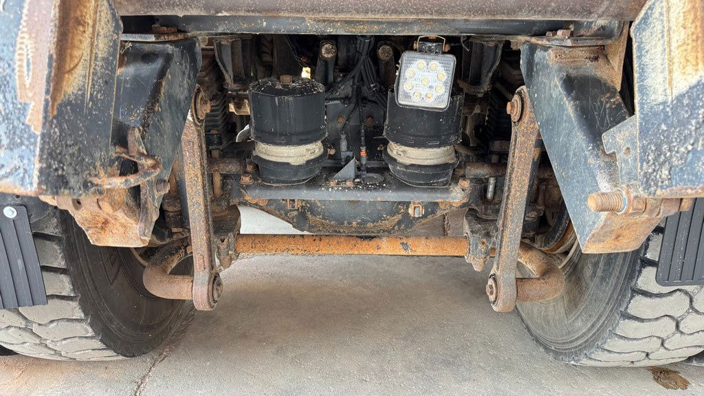 Camion benne Mercedes-Benz Actros 4141 K 8x6 tipper - 19m3: photos 17 Camion benne Mercedes-Benz Actros 4141 K 8x6 tipper - 19m3: photos 17