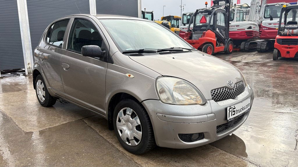 Toyota Yaris 1.3 - Petrol - 5 Doors - AC - Voiture à hayon: photos 2 Toyota Yaris 1.3 - Petrol - 5 Doors - AC - Voiture à hayon: photos 2