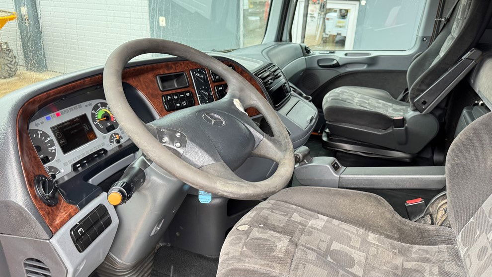 Tracteur routier Mercedes-Benz Actros 1844 4x2 - tractor unit - retarder: photos 17 Tracteur routier Mercedes-Benz Actros 1844 4x2 - tractor unit - retarder: photos 17