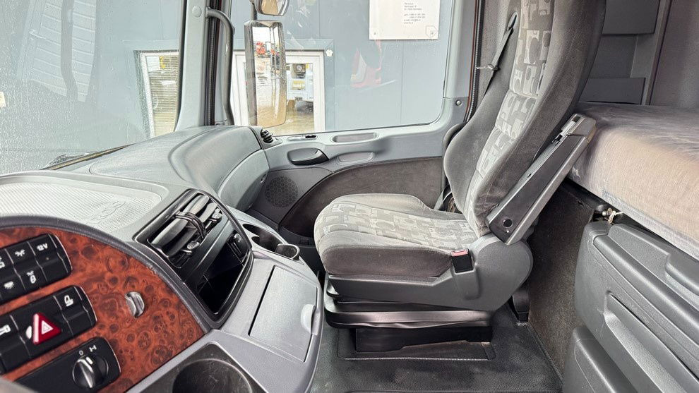 Tracteur routier Mercedes-Benz Actros 1844 4x2 - tractor unit - retarder: photos 20 Tracteur routier Mercedes-Benz Actros 1844 4x2 - tractor unit - retarder: photos 20