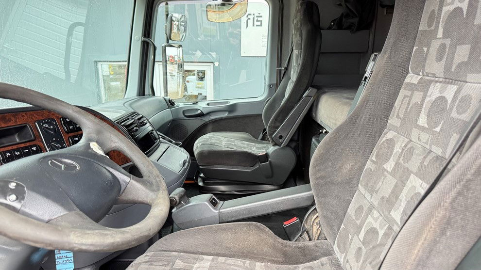 Tracteur routier Mercedes-Benz Actros 1844 4x2 - tractor unit - retarder: photos 18 Tracteur routier Mercedes-Benz Actros 1844 4x2 - tractor unit - retarder: photos 18