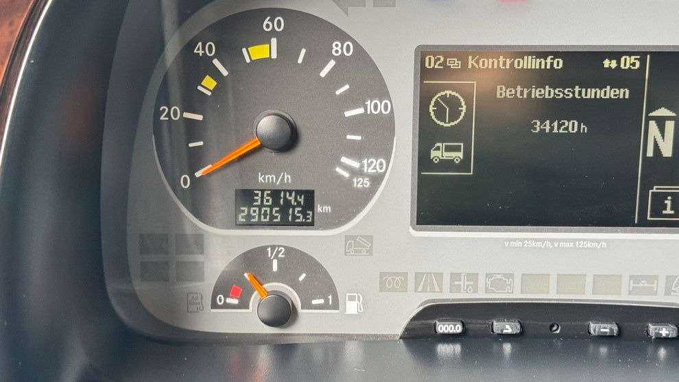 Tracteur routier Mercedes-Benz Actros 1844 4x2 - tractor unit - retarder: photos 24 Tracteur routier Mercedes-Benz Actros 1844 4x2 - tractor unit - retarder: photos 24