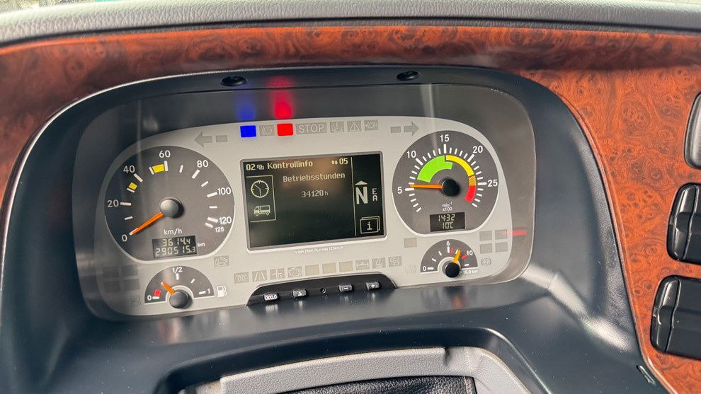 Tracteur routier Mercedes-Benz Actros 1844 4x2 - tractor unit - retarder: photos 22 Tracteur routier Mercedes-Benz Actros 1844 4x2 - tractor unit - retarder: photos 22