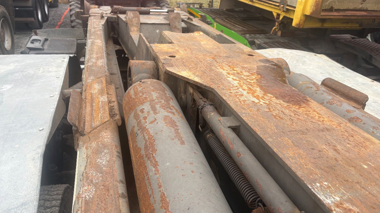 Volvo FH 12 460ER abroll with crane - crane LIV - scissors - perfect - Camion porte-conteneur/ Caisse mobile: photos 3 Volvo FH 12 460ER abroll with crane - crane LIV - scissors - perfect - Camion porte-conteneur/ Caisse mobile: photos 3