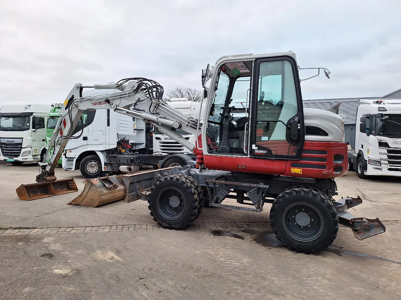 Takeuchi TB295W - Pelle sur pneus: photos 1 Takeuchi TB295W - Pelle sur pneus: photos 1