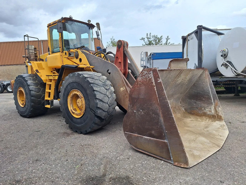 Volvo L220D - Chargeuse sur pneus: photos 1 Volvo L220D - Chargeuse sur pneus: photos 1