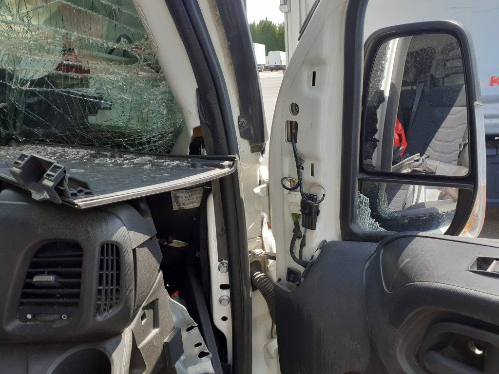 Fourgon utilitaire Iveco Daily 35S16 maxi Damaged: photos 18