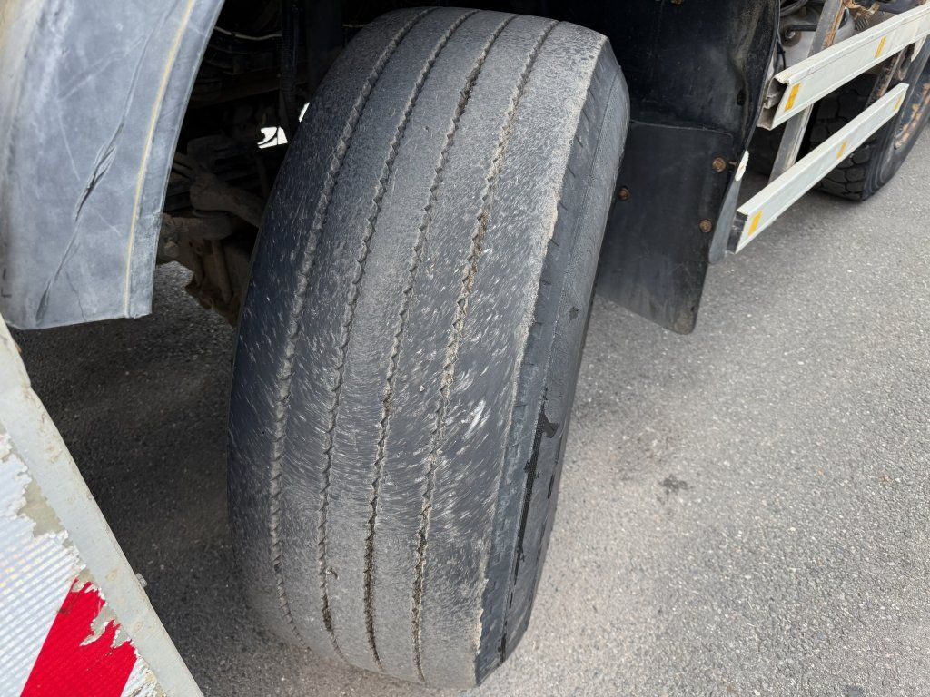 Camion benne Iveco Trakker AD410 T45 8x8 + HMF 1643 Z2: photos 17