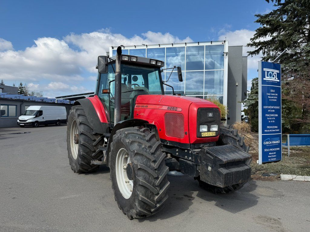 Massey Ferguson MF8260 - Tracteur agricole: photos 2 Massey Ferguson MF8260 - Tracteur agricole: photos 2