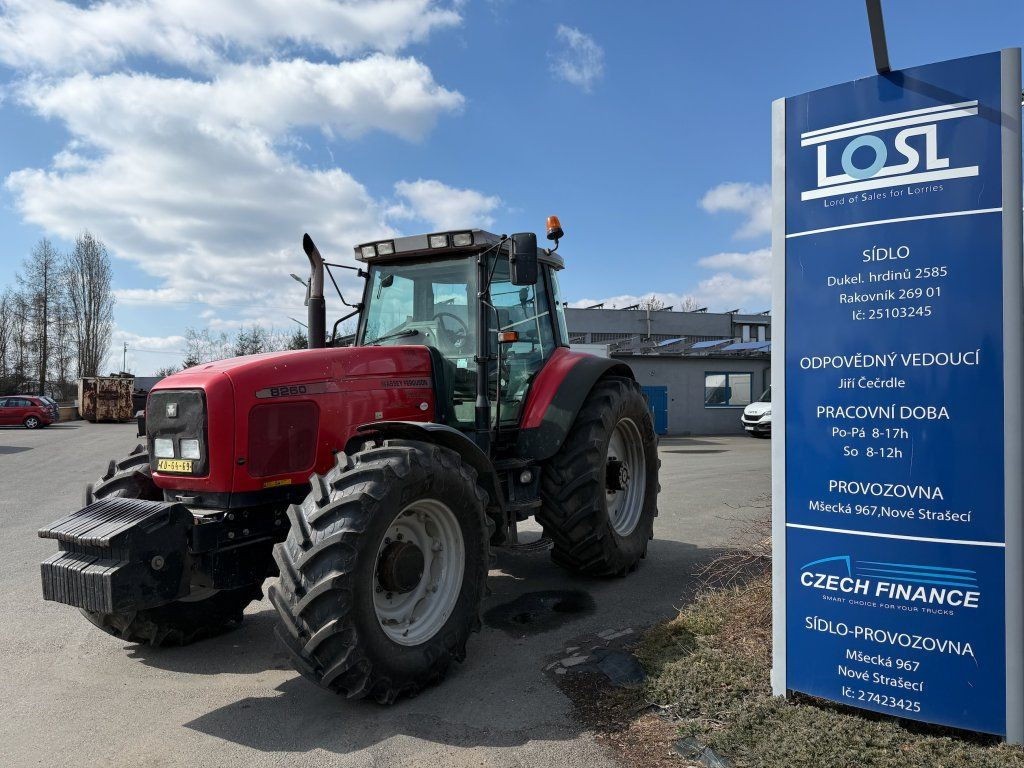 Massey Ferguson MF8260 - Tracteur agricole: photos 1 Massey Ferguson MF8260 - Tracteur agricole: photos 1