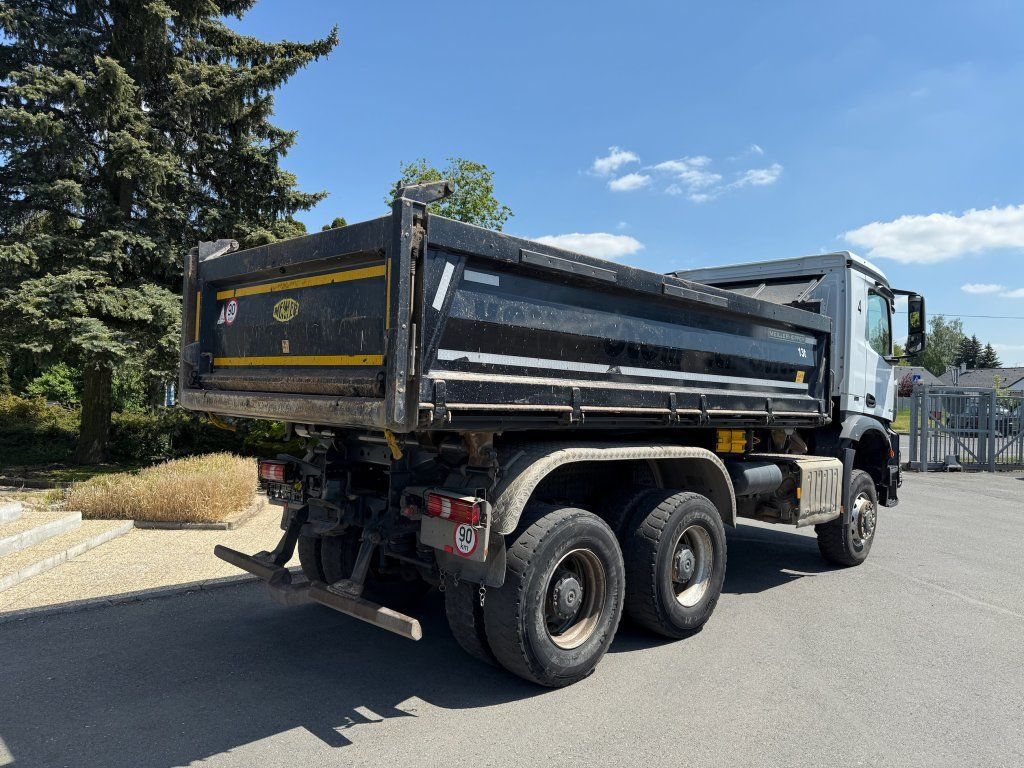 Mercedes-Benz 3343 Arocs 6x6 S3 EURO 6 - Camion benne: photos 5 Mercedes-Benz 3343 Arocs 6x6 S3 EURO 6 - Camion benne: photos 5