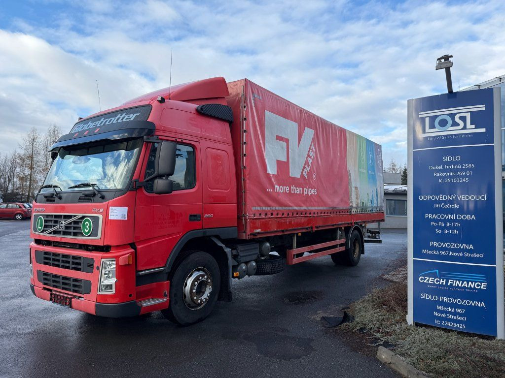Volvo FM260 EURO 3 - Camion à rideaux coulissants: photos 1 Volvo FM260 EURO 3 - Camion à rideaux coulissants: photos 1