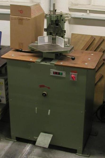 Foellmer model M corner rounding machine - Relieuse: photos 1 Foellmer model M corner rounding machine - Relieuse: photos 1