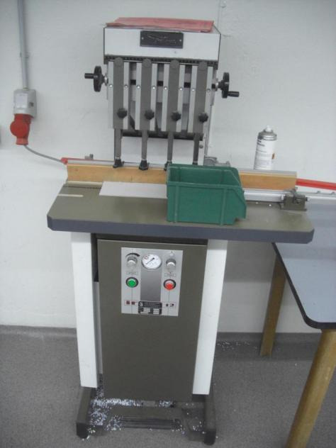 Josef Foellmer IRAM 12 4 spindle paper drilling machine - Machine d'impression: photos 1 Josef Foellmer IRAM 12 4 spindle paper drilling machine - Machine d'impression: photos 1