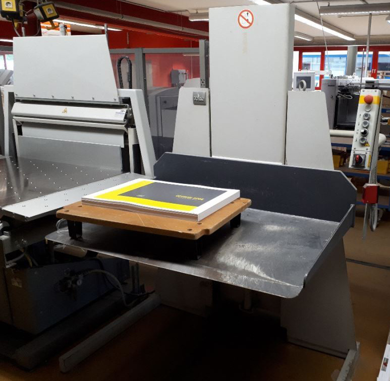 Polar 115 XT cutting line with RA-4 jogger and two LW 1000-4 and LW 1000-4-EV pile lifters and optional counting scale - Massicot: photos 3 Polar 115 XT cutting line with RA-4 jogger and two LW 1000-4 and LW 1000-4-EV pile lifters and optional counting scale - Massicot: photos 3