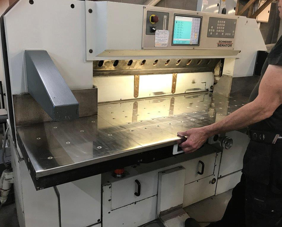 SCHNEIDER SENATOR 115 H Model TC High-speed cutter - Machine d'impression: photos 2 SCHNEIDER SENATOR 115 H Model TC High-speed cutter - Machine d'impression: photos 2