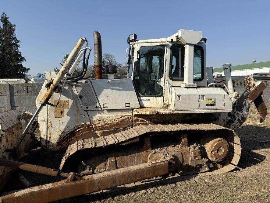 Komatsu D65EX-15e0 + ripper - Bulldozer: photos 4 Komatsu D65EX-15e0 + ripper - Bulldozer: photos 4