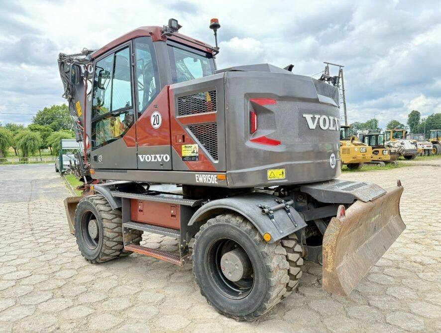 Volvo EWR150E - Pelle sur pneus: photos 1 Volvo EWR150E - Pelle sur pneus: photos 1