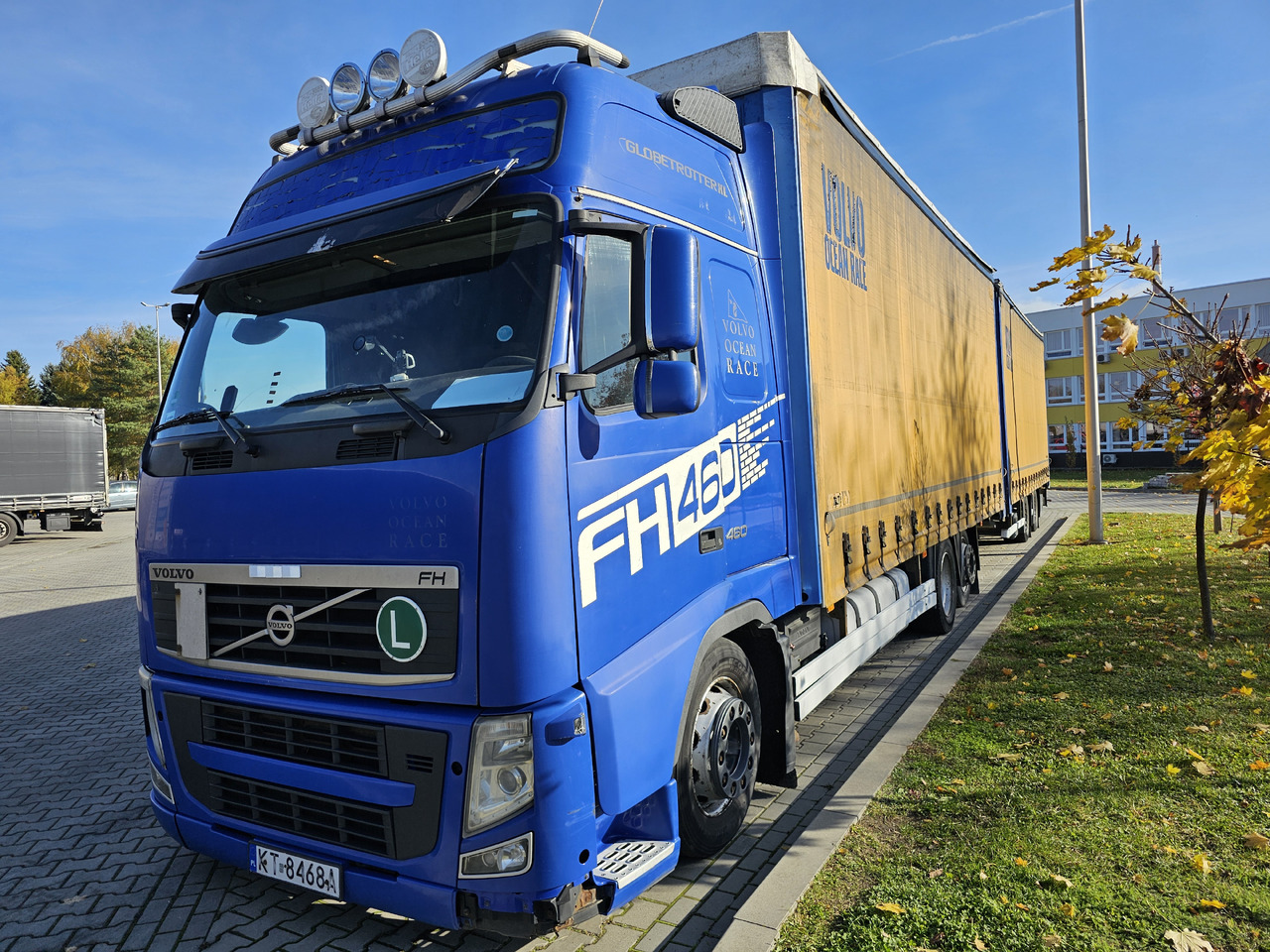 VOLVO FH460 ZESTAW TANDEM 120 M3 PRZEJAZDOWY + PRZYCZEPA FIRANKA SAF - Camion à rideaux coulissants: photos 3 VOLVO FH460 ZESTAW TANDEM 120 M3 PRZEJAZDOWY + PRZYCZEPA FIRANKA SAF - Camion à rideaux coulissants: photos 3