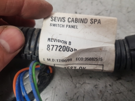 Case Puma New Holland T7.200 Switch Panel Harness 87392592, 87714809, 87720039 - Câble/ Fil pour Tracteur agricole: photos 2 Case Puma New Holland T7.200 Switch Panel Harness 87392592, 87714809, 87720039 - Câble/ Fil pour Tracteur agricole: photos 2
