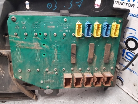 Claas Arion Axion Series Ecu, Fuse Box Kit 26134830, 22347672, 0026134830 - Fusible pour Tracteur agricole: photos 2 Claas Arion Axion Series Ecu, Fuse Box Kit 26134830, 22347672, 0026134830 - Fusible pour Tracteur agricole: photos 2