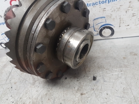 Claas Renault Ares 600, 800 Ser Front Axle Differential 6000103383, 6000103520 - Différentiel pour Tracteur agricole: photos 4 Claas Renault Ares 600, 800 Ser Front Axle Differential 6000103383, 6000103520 - Différentiel pour Tracteur agricole: photos 4