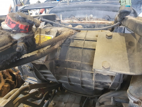 Deutz Agrotron M620, M610,ttv610, Air Filter Housing 0.013.9314.4, 0.016.8272.4 - Système d'admission d'air: photos 1 Deutz Agrotron M620, M610,ttv610, Air Filter Housing 0.013.9314.4, 0.016.8272.4 - Système d'admission d'air: photos 1
