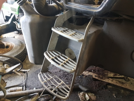 Deutz Fahr Agrotron M620,ttv,mk3, Cab Footstep 04428714.4/10 - Marchepied: photos 5 Deutz Fahr Agrotron M620,ttv,mk3, Cab Footstep 04428714.4/10 - Marchepied: photos 5