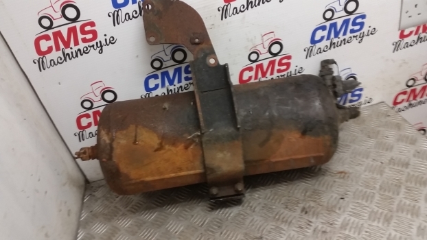 Fendt 412 Vario Air Tank Assembly With Brackets And Valve 72365839 - Pièces de frein pour Tracteur agricole: photos 3 Fendt 412 Vario Air Tank Assembly With Brackets And Valve 72365839 - Pièces de frein pour Tracteur agricole: photos 3