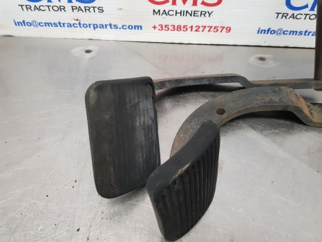 Fiat 140-90, 90-90, 115-90, Brake Pedals Pair 5110643, 5110653 - Pièces de frein pour Machine agricole: photos 3 Fiat 140-90, 90-90, 115-90, Brake Pedals Pair 5110643, 5110653 - Pièces de frein pour Machine agricole: photos 3