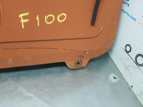 Fiat F100, F110, F115, F120, F130, F140 Air Conditioning Roof Hatch 5150852 - Carrosserie et extérieur pour Machine agricole: photos 5 Fiat F100, F110, F115, F120, F130, F140 Air Conditioning Roof Hatch 5150852 - Carrosserie et extérieur pour Machine agricole: photos 5