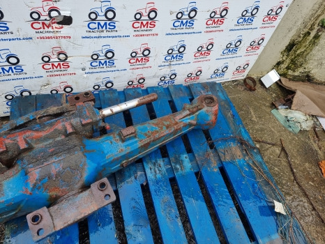 Ford 10 S Front Carraro 709/19s2 Front Axle Beam Housing 18738 Car121002 - Essieu avant: photos 3 Ford 10 S Front Carraro 709/19s2 Front Axle Beam Housing 18738 Car121002 - Essieu avant: photos 3