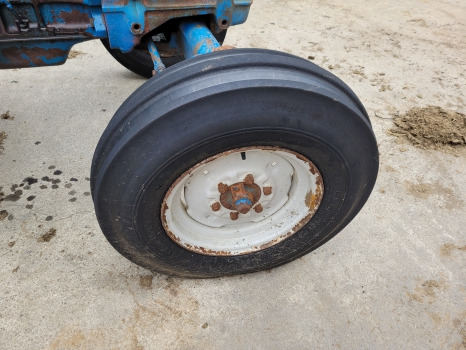 Ford 2600, 3600, 4600, 4000 Pair Front Wheel Rim And Tyre 7.50-16 Original Fomoco - Roue complète: photos 1 Ford 2600, 3600, 4600, 4000 Pair Front Wheel Rim And Tyre 7.50-16 Original Fomoco - Roue complète: photos 1