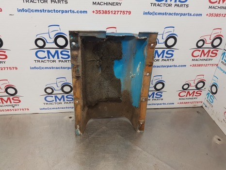 Ford 4610, 6610, 7710, 5610, 7410 Series Cab Steering Column Panel 83931786 - Cabine et intérieur: photos 4 Ford 4610, 6610, 7710, 5610, 7410 Series Cab Steering Column Panel 83931786 - Cabine et intérieur: photos 4