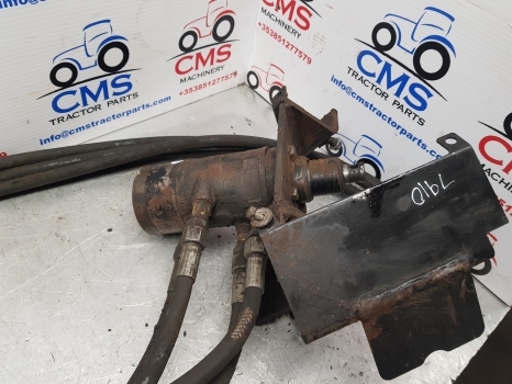 Ford 555, 7910, 8210 Orbital Steering Motor Valve Assy 86604767, 86585452 - Commande de gouvernail pour Tracteur agricole: photos 2 Ford 555, 7910, 8210 Orbital Steering Motor Valve Assy 86604767, 86585452 - Commande de gouvernail pour Tracteur agricole: photos 2