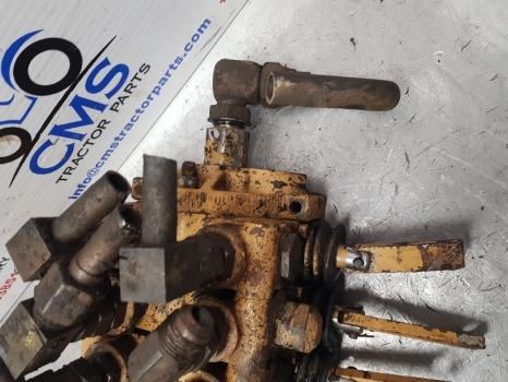 Ford 655, 655a, 550, 555, 555a Digger Loader Control Hydraulic Valve Complete - Valve hydraulique pour Tractopelle: photos 5 Ford 655, 655a, 550, 555, 555a Digger Loader Control Hydraulic Valve Complete - Valve hydraulique pour Tractopelle: photos 5