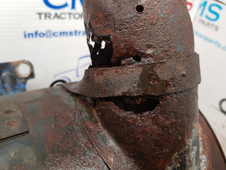 Ford 7610 6610, 7710 Air Filter Box Cleaner 2.25 Inches Rusty E0nn9600la12m - Système d'admission d'air: photos 2 Ford 7610 6610, 7710 Air Filter Box Cleaner 2.25 Inches Rusty E0nn9600la12m - Système d'admission d'air: photos 2
